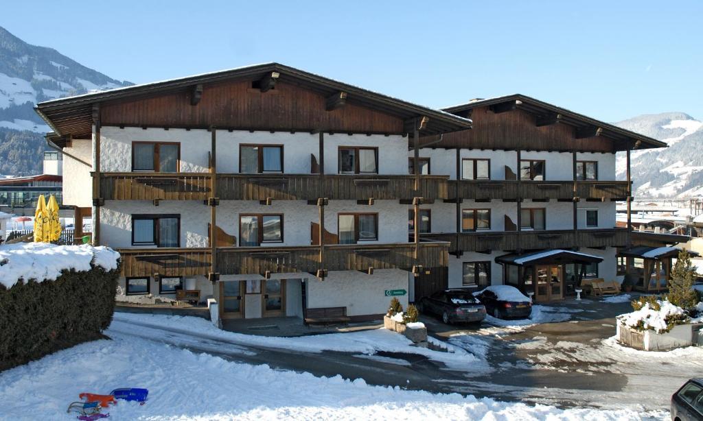 Gastehaus Daum Guest House Fuegen Exterior photo